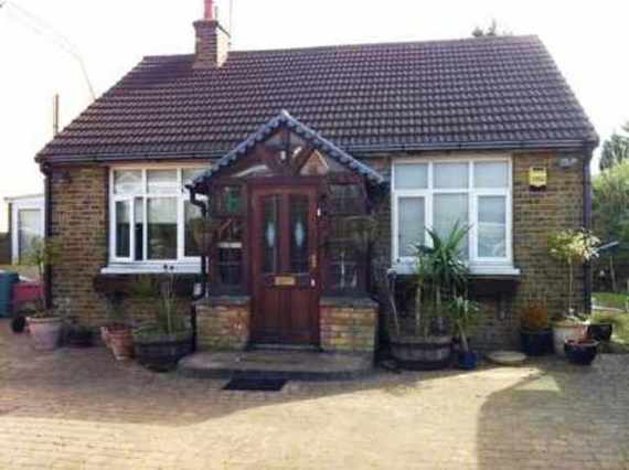 3 bedroom Bungalow f...