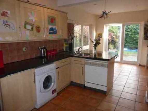 3 bedroom Bungalow f...