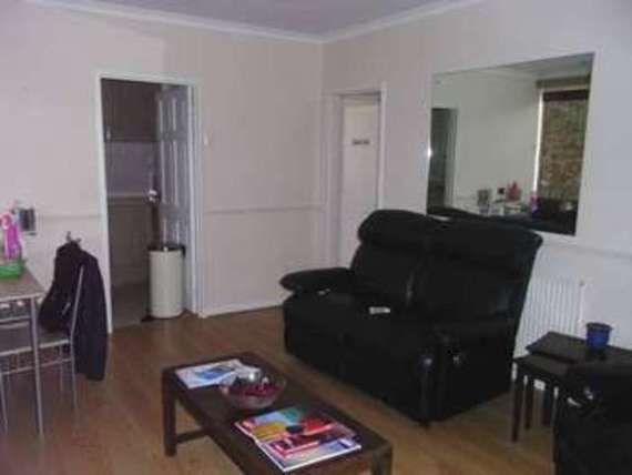 2 bedroom Flat to re...