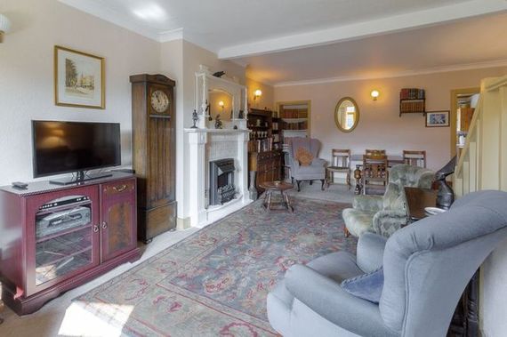 2 bedroom Property f...