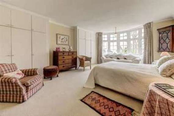 2 bedroom Property f...