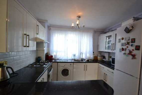 2 bedroom Flat for s...