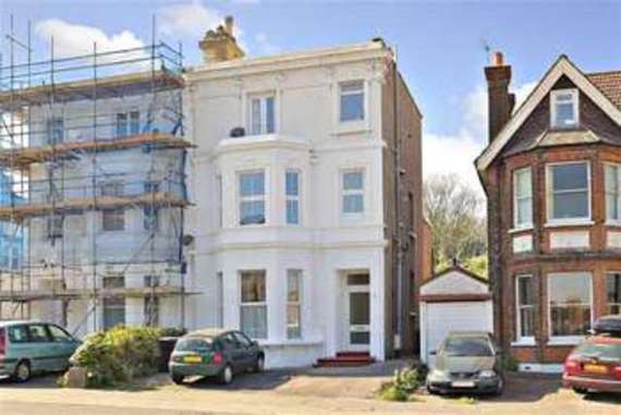 2 bedroom Flat for s...