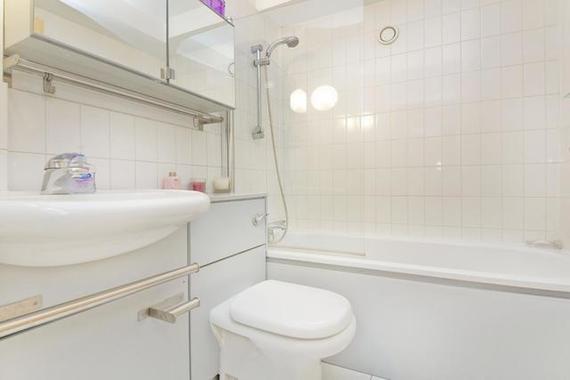 2 bedroom Flat for s...