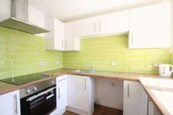 2 bedroom Flat for s...