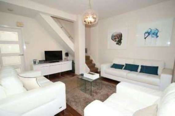 2 bedroom Terraced t...