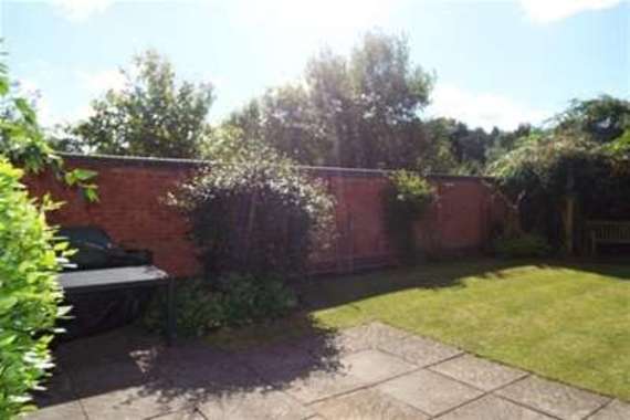 4 bedroom Property t...