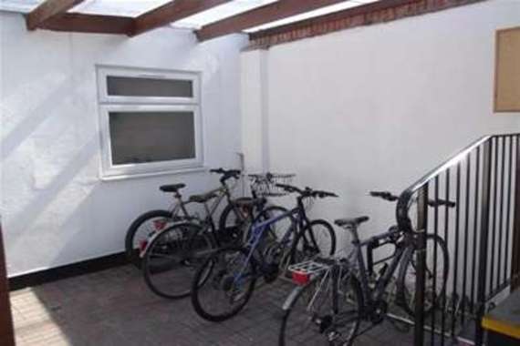 1 bedroom Detached t...