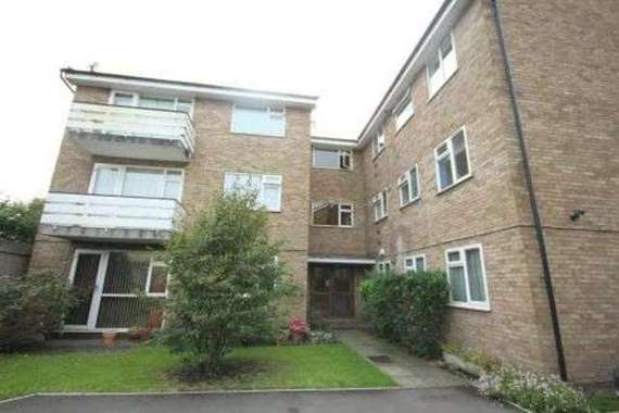 2 bedroom Flat for s...