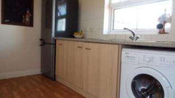 2 bedroom Flat for s...