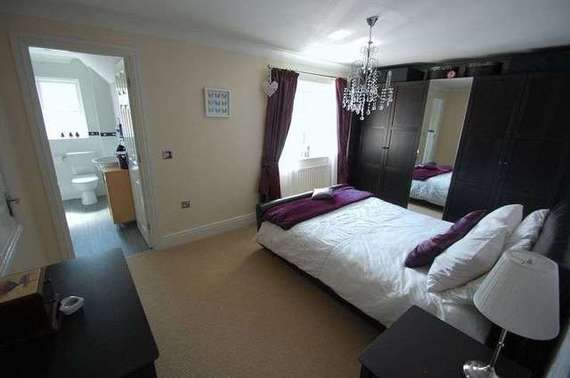 6 bedroom Detached f...