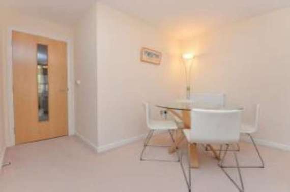 2 bedroom Flat for s...