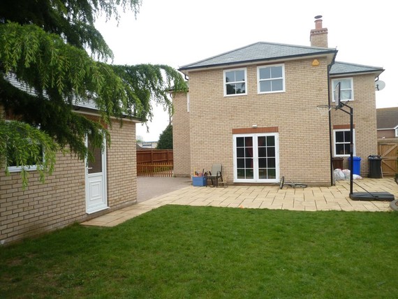 5 bedroom Detached f...