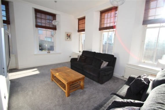 2 bedroom Flat to re...