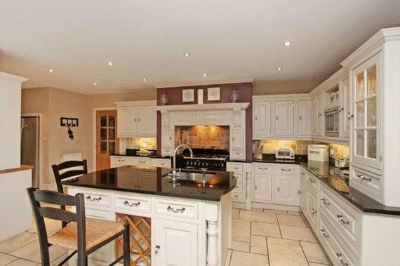 5 bedroom Detached f...