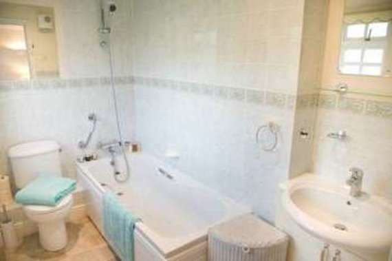 2 bedroom Detached f...