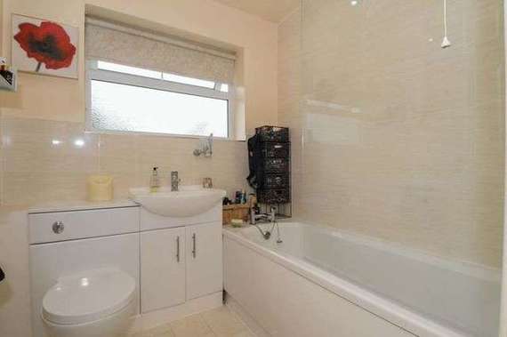 2 bedroom Detached f...