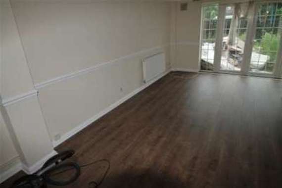 3 bedroom Detached t...