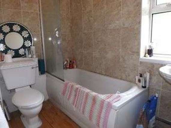 Detached to rent