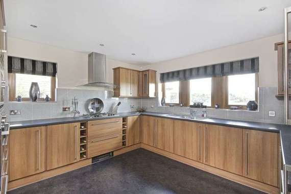 4 bedroom Detached f...