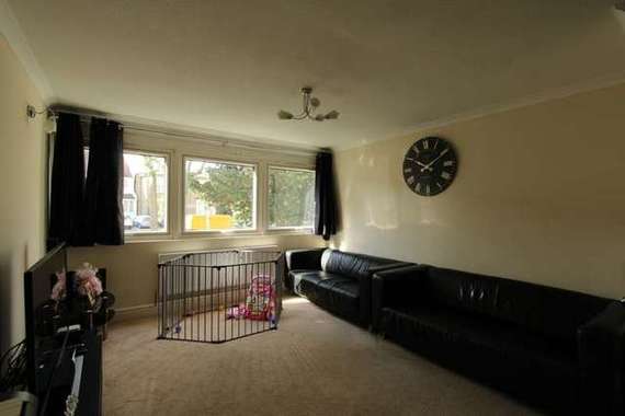 2 bedroom Flat to re...