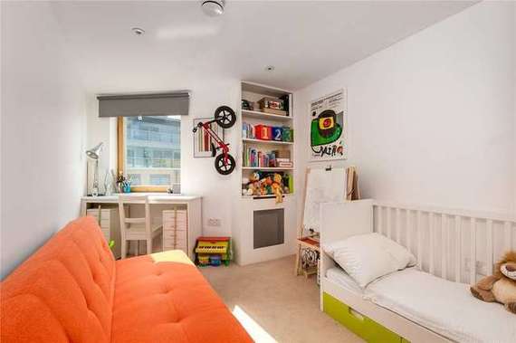 2 bedroom Flat for s...