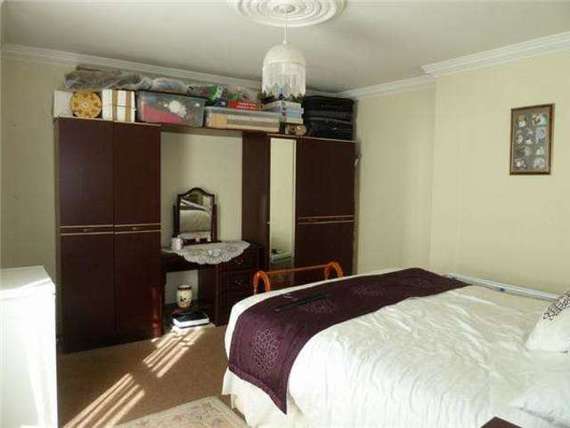 2 bedroom Flat for s...