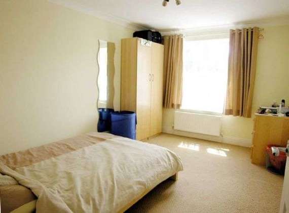 2 bedroom Flat for s...