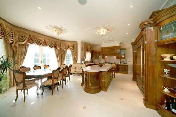 6 bedroom Detached f...