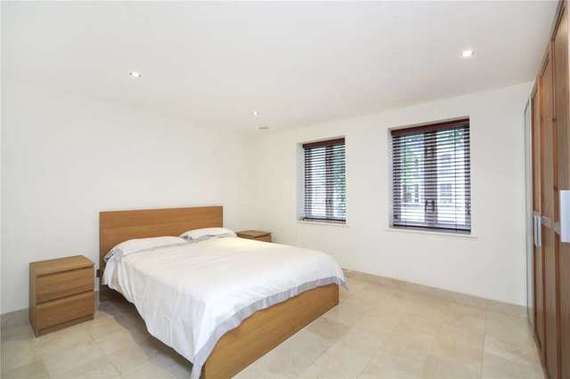 2 bedroom Flat for s...