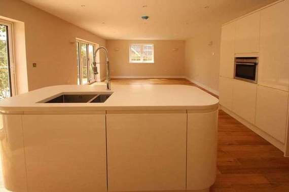 5 bedroom Detached f...