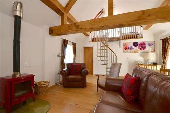 5 bedroom Detached f...