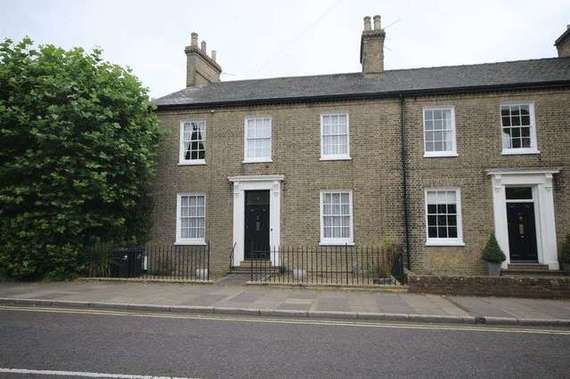 4 bedroom Terraced t...