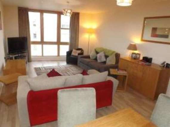 2 bedroom Flat for s...