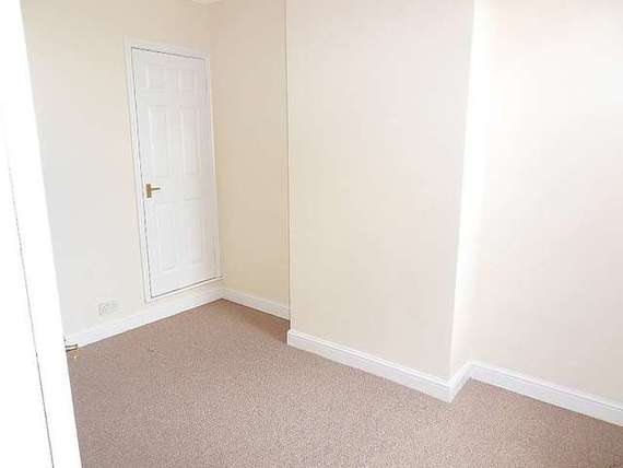 2 bedroom Property f...