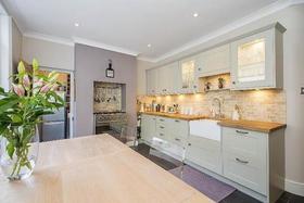 2 bedroom Flat for s...