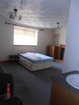 4 bedroom Maisonette...