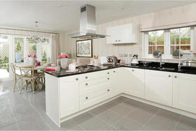 4 bedroom Property f...