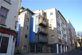 2 bedroom Flat for s...