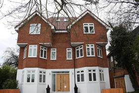 2 bedroom Flat for s...