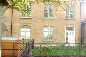 4 bedroom Terraced t...