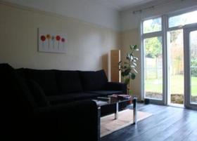 1 bedroom Room to re...