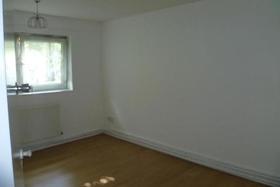 2 bedroom Flat for s...