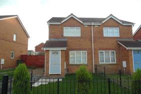 2 bedroom Property f...