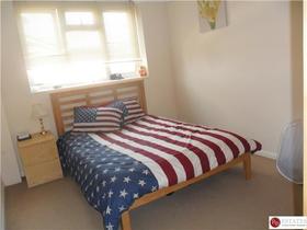 1 bedroom Room to re...