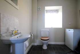 2 bedroom Detached t...