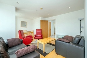 2 bedroom Flat for s...