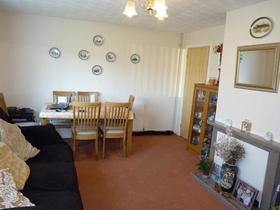 2 bedroom Detached f...