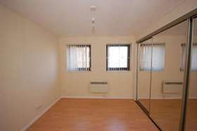 2 bedroom Flat for s...