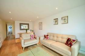 2 bedroom Flat to re...